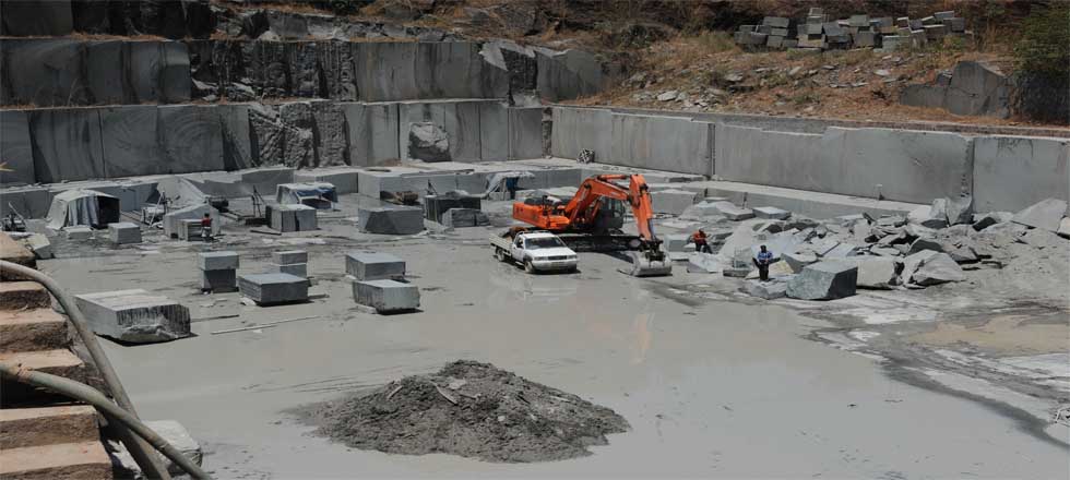 We source premium quality granite blocks